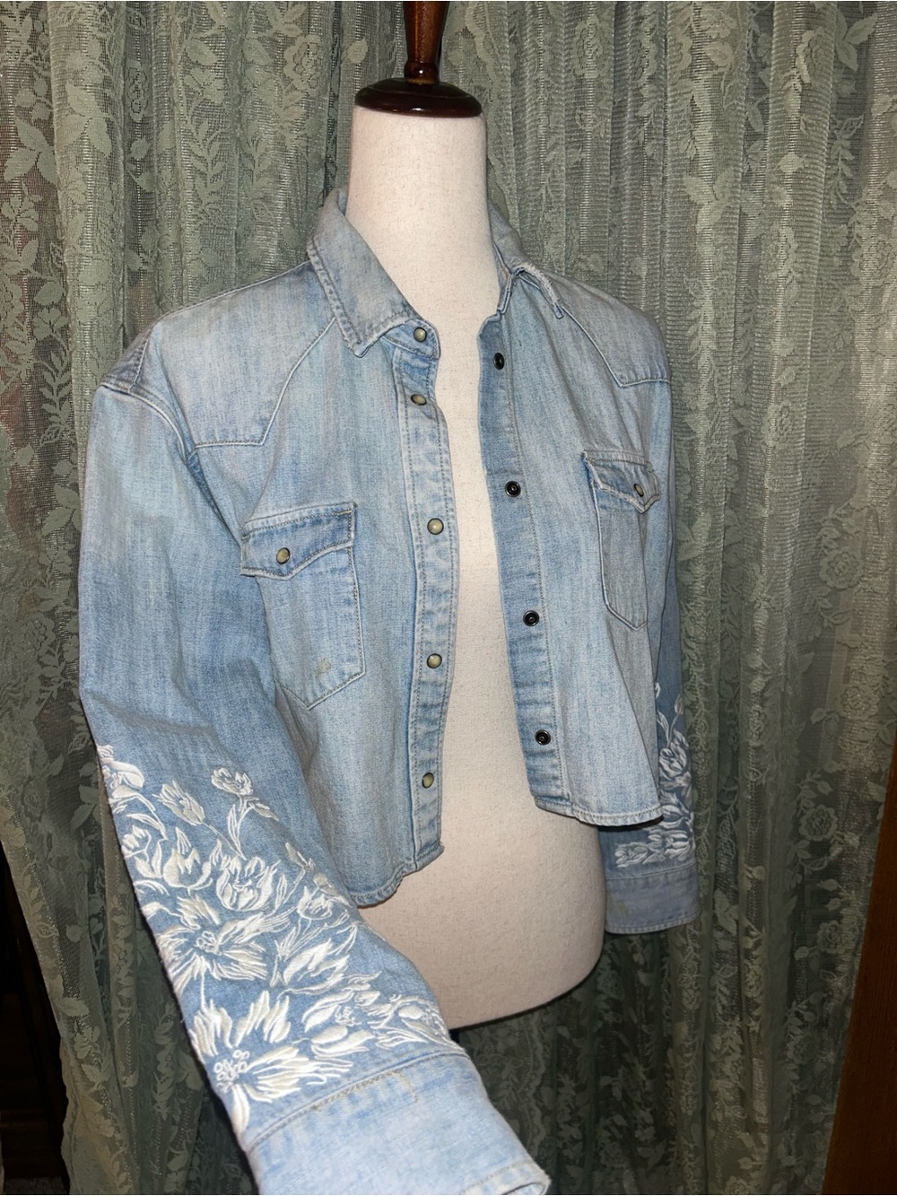 All Saints Cropped Denim Jacket with White Floral Embroidery Women Medium